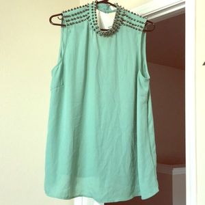 Forever 21 mint woven top w/gunmetal detail